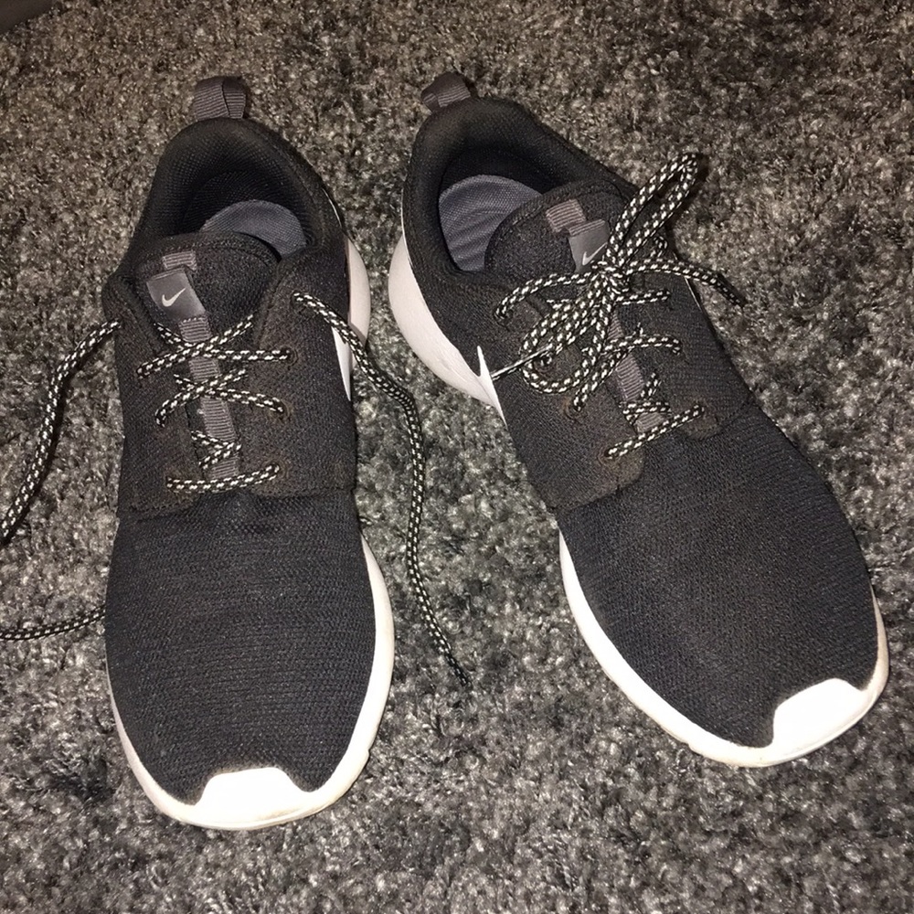Super CUTE Nike Roshes, WORN ONCE!!!